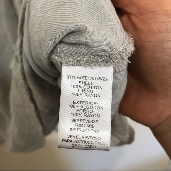 Ruffled sleeves smocked sides lace peak all over size small. - Picture 13 of 14